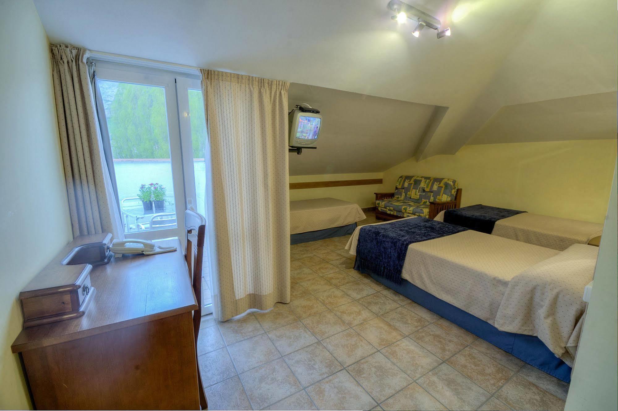 Hostal Jai Alai Leitza  Luaran gambar