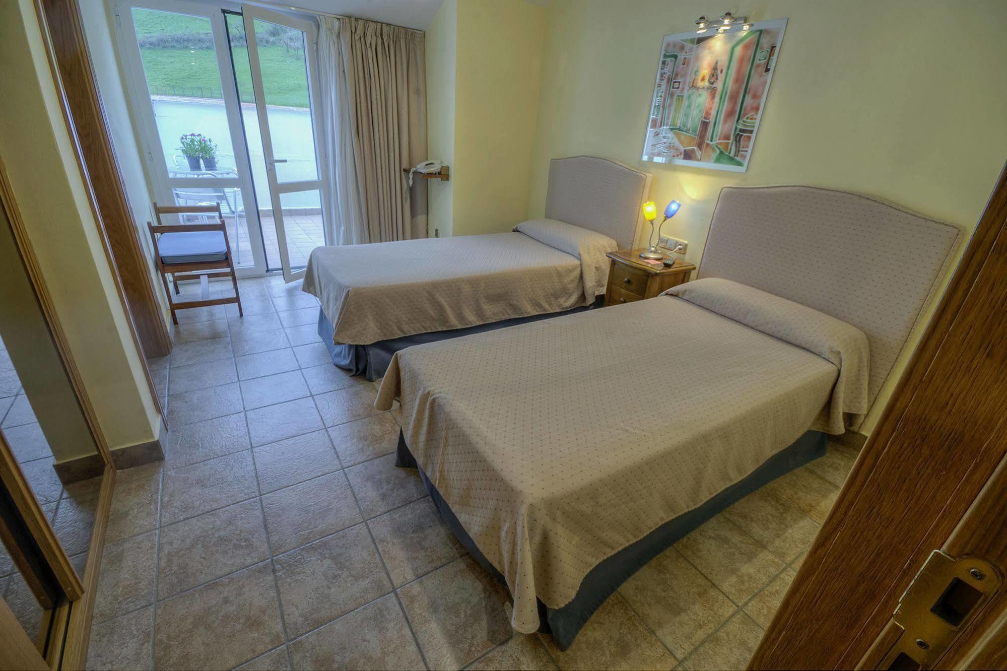 Hostal Jai Alai Leitza  Luaran gambar
