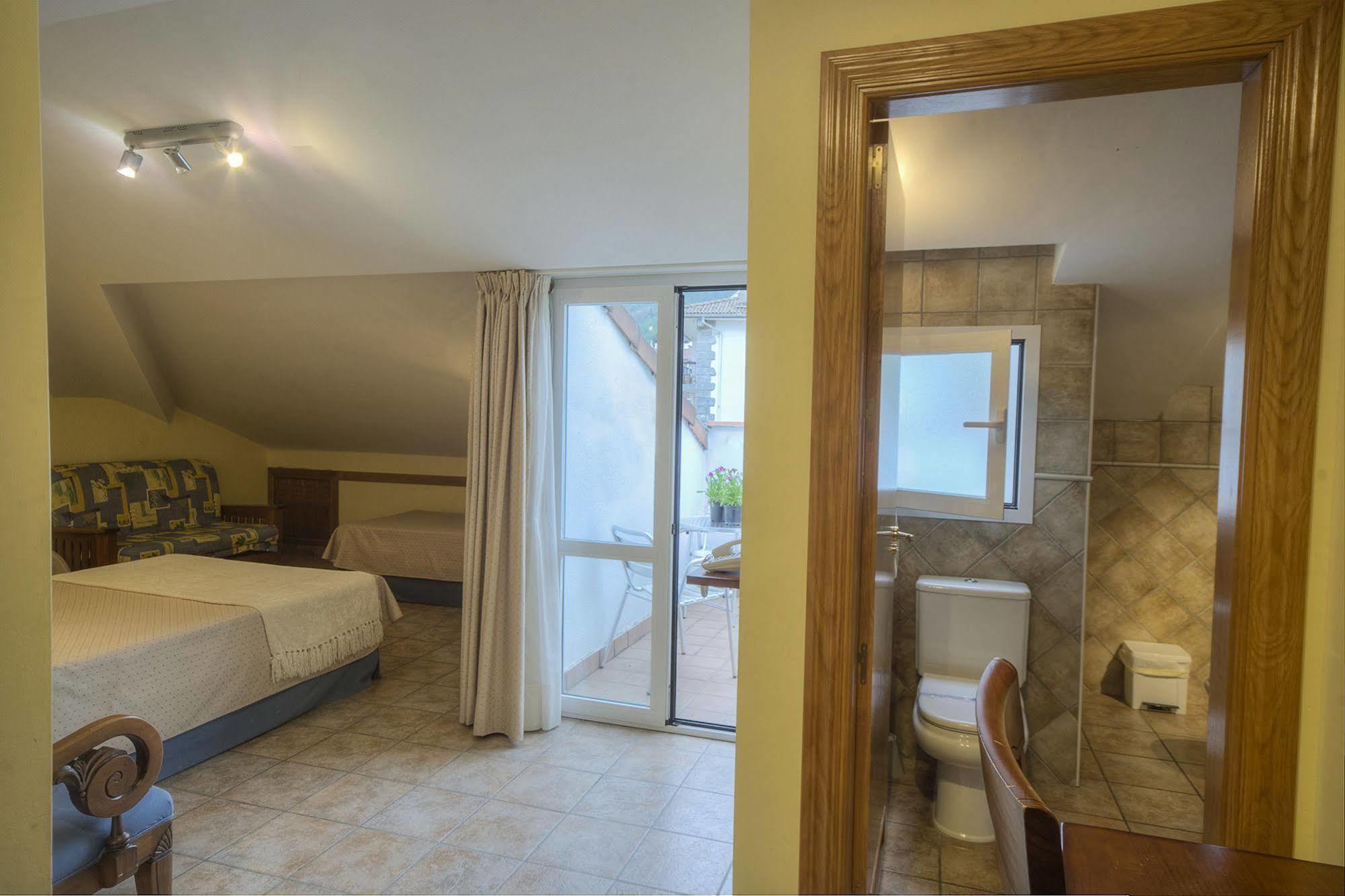 Hostal Jai Alai Leitza  Luaran gambar