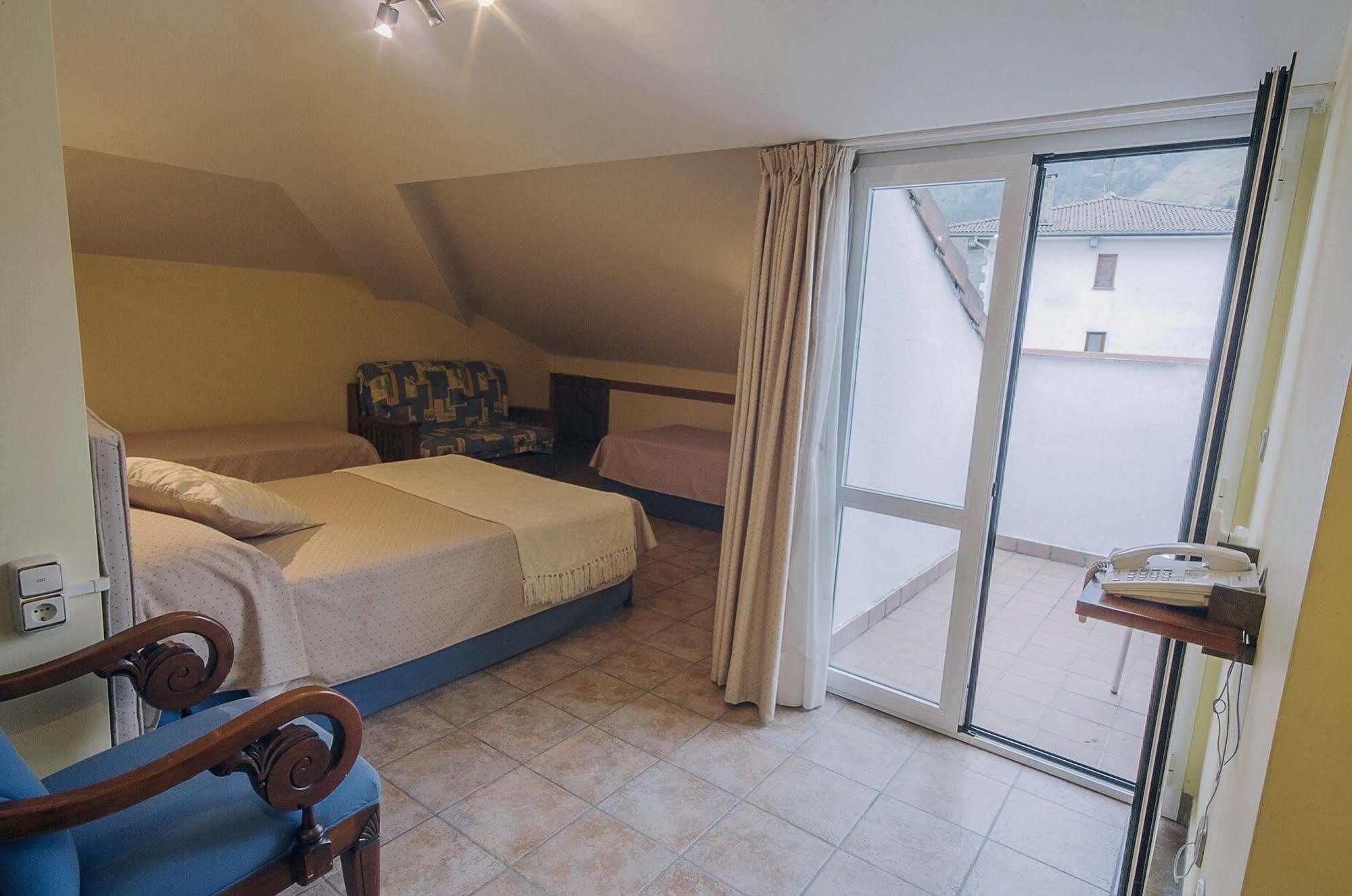 Hostal Jai Alai Leitza  Luaran gambar