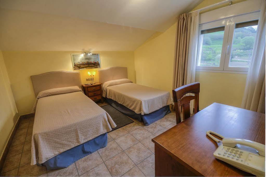 Hostal Jai Alai Leitza  Luaran gambar