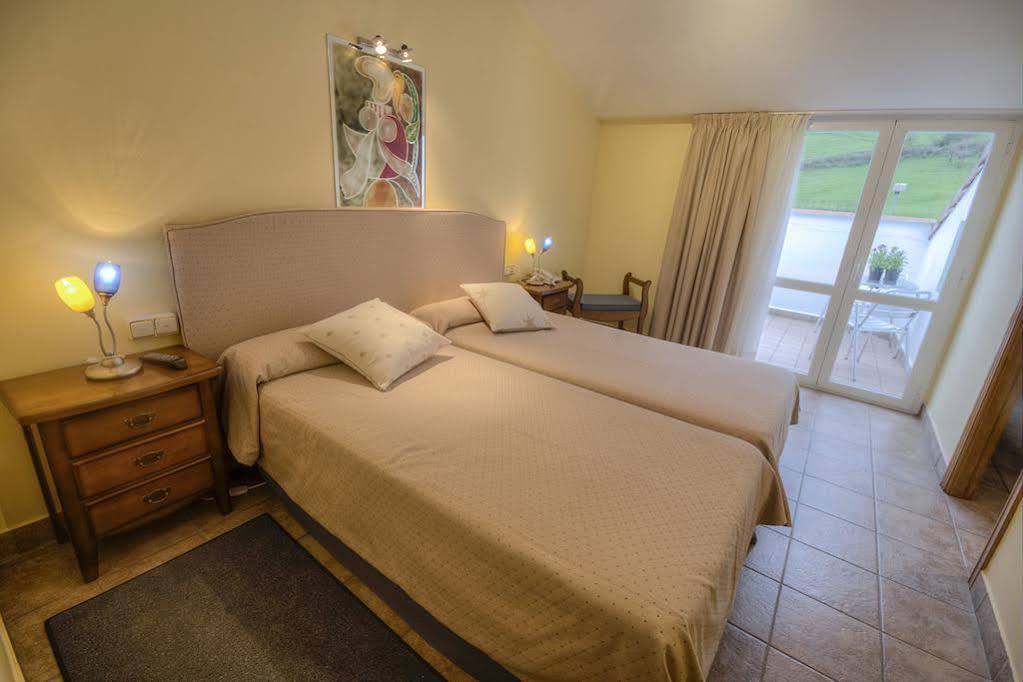 Hostal Jai Alai Leitza  Luaran gambar